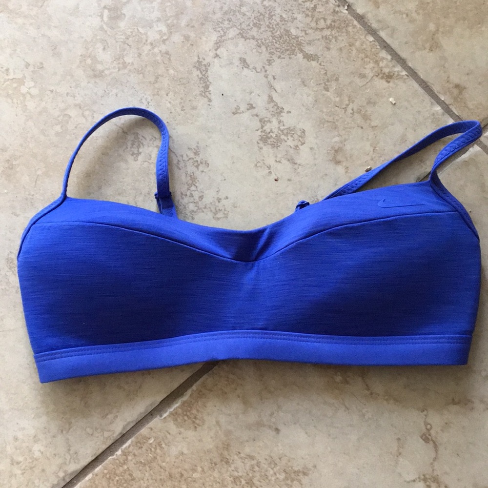 Nike top -price drop